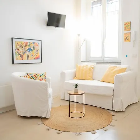 Isola 5 Minutes From Porta Garibaldi Station Apartment